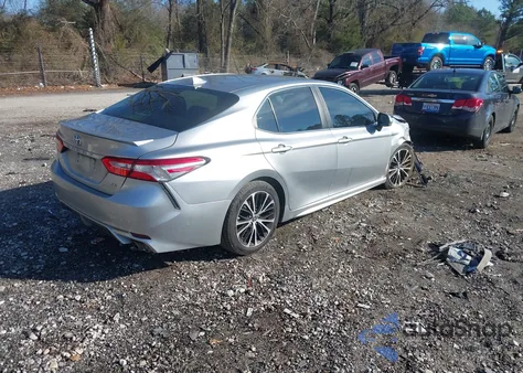 2020 Toyota Camry Se z USA, uszkodzony, nr VIN 4T1G11AK0LU900780